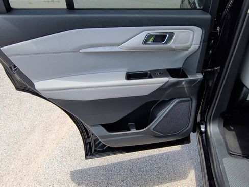New 2026 Ford Explorer Active w/ Active Comfort Package RWD image 32