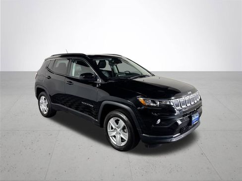 Used 2022 Jeep Compass Latitude w/ Sun and Sound Group AWD/4WD image 4