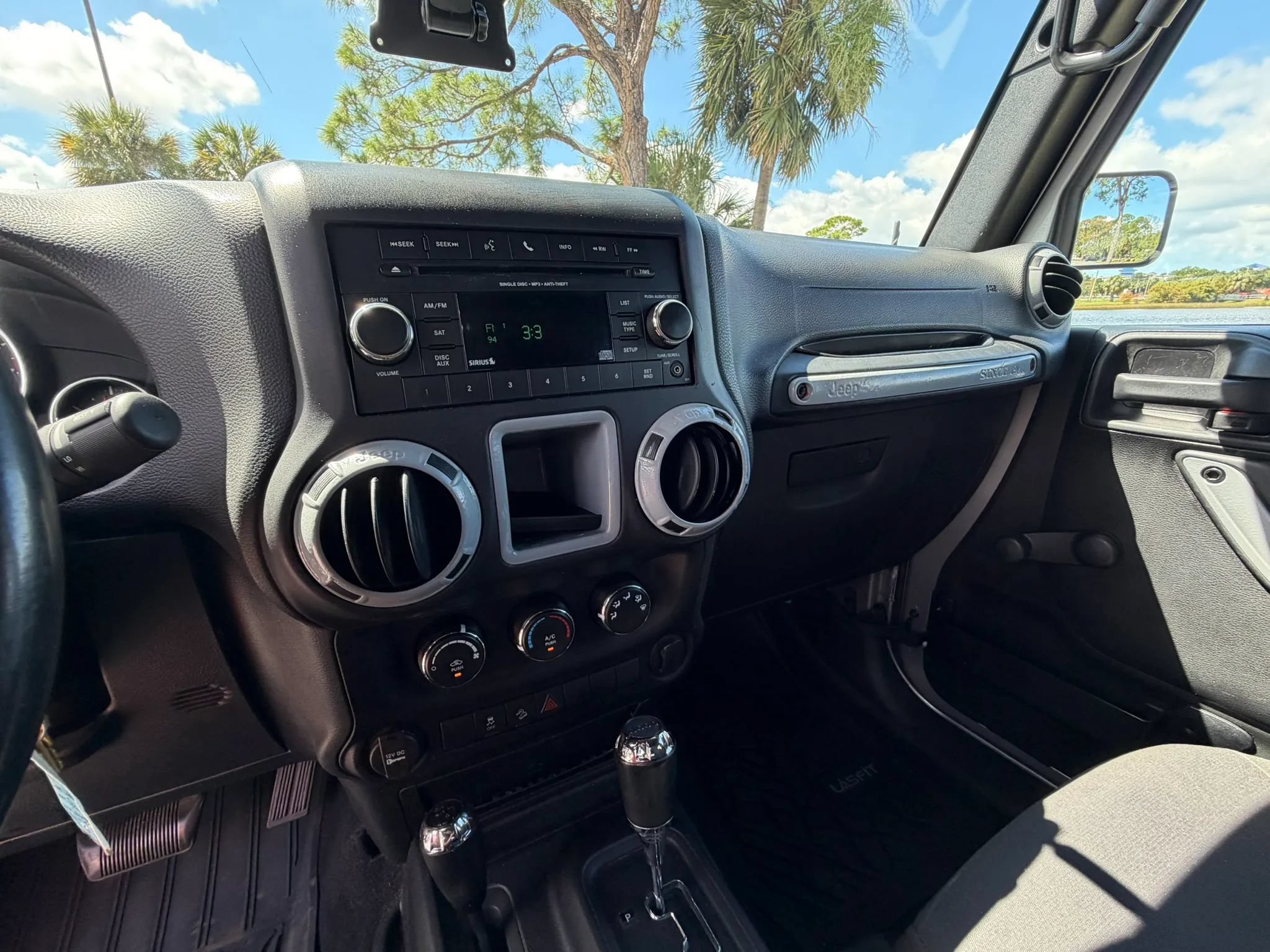 Used 2016 Jeep Wrangler Unlimited Sport w/ Connectivity Group AWD/4WD image 31