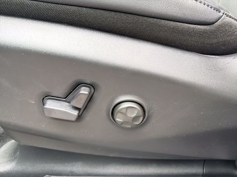 New 2026 Chrysler Pacifica Select AWD/4WD image 11