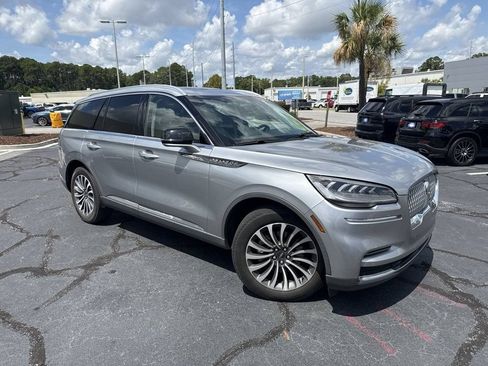 Used 2023 Lincoln Aviator 2WD w/ Premium Package image 2