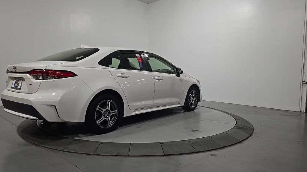 Used 2020 Toyota Corolla LE FWD image 5