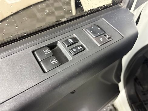 Used 2014 Nissan Titan SV w/ SV Value Truck Package image 12