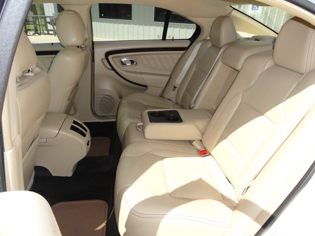 Used 2015 Ford Taurus Limited w/ Equipment Group 301A FWD image 10