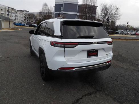 Used 2023 Jeep Grand Cherokee Limited image 5