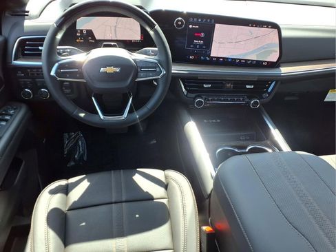 New 2026 Chevrolet Suburban High Country AWD/4WD image 9