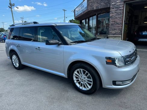 Used 2018 Ford Flex SEL w/ Equipment Group 202A AWD/4WD image 18