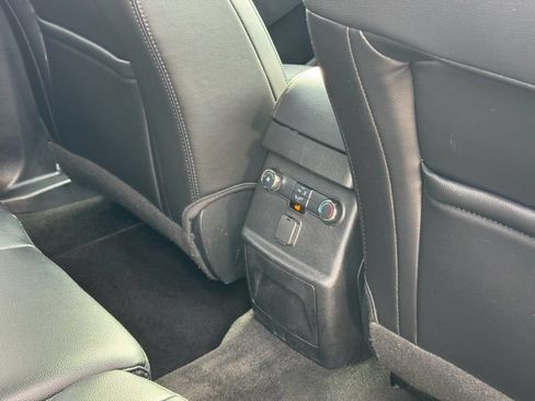 Used 2017 Ford Explorer XLT w/ Equipment Group 202A FWD image 16