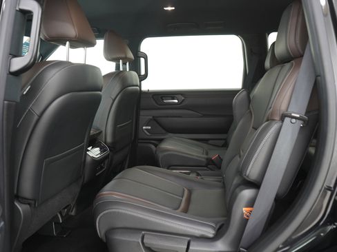 Certified 2025 Nissan Armada SL w/ Captain's Chari Seat Package AWD/4WD image 18