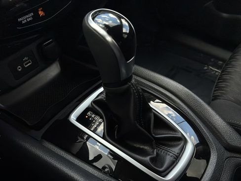 Used 2019 Nissan Rogue SV AWD/4WD image 31