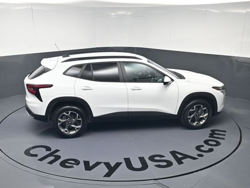 Certified 2025 Chevrolet Trax LT image 33