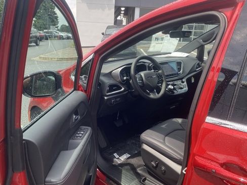 New 2026 Chrysler Voyager LX image 14