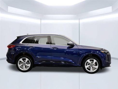 Used 2025 Audi Q5 Premium Plus w/ Premium Plus AWD/4WD image 6