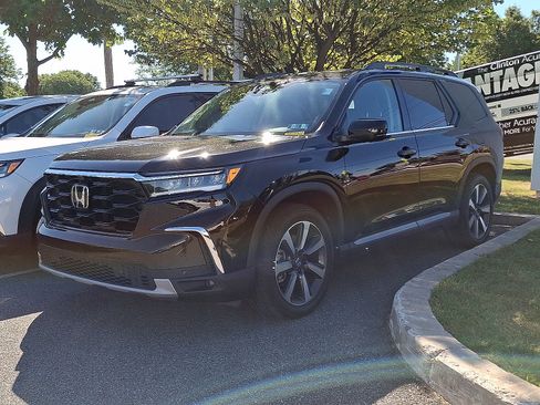 Used 2025 Honda Pilot Elite image 3