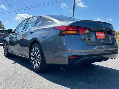 Used 2024 Nissan Altima 2.5 SV FWD image 5