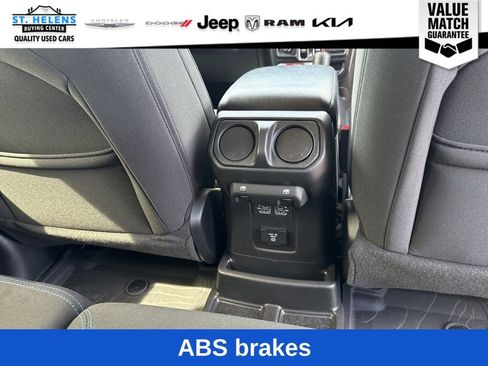 Used 2023 Jeep Wrangler Unlimited Rubicon 4xe w/ Cold Weather Group AWD/4WD image 10