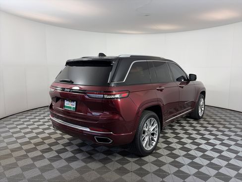 Used 2022 Jeep Grand Cherokee Summit AWD/4WD image 10