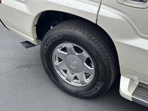 Used 2005 Cadillac Escalade AWD image 65