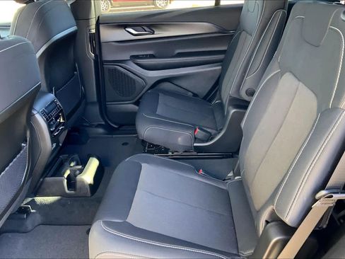 New 2025 Jeep Grand Cherokee L Laredo image 20