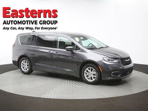 Used 2023 Chrysler Pacifica Touring-L FWD image 49