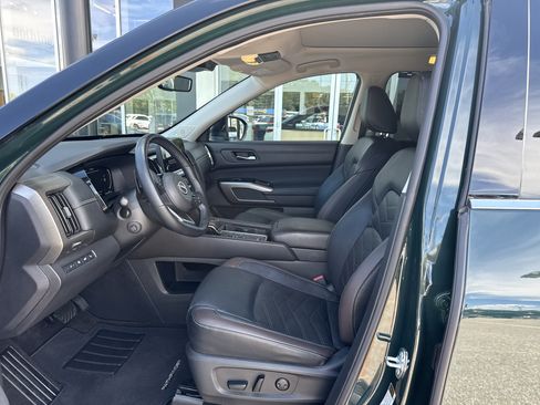 Used 2024 Nissan Pathfinder Platinum w/ Cargo Package FWD image 10