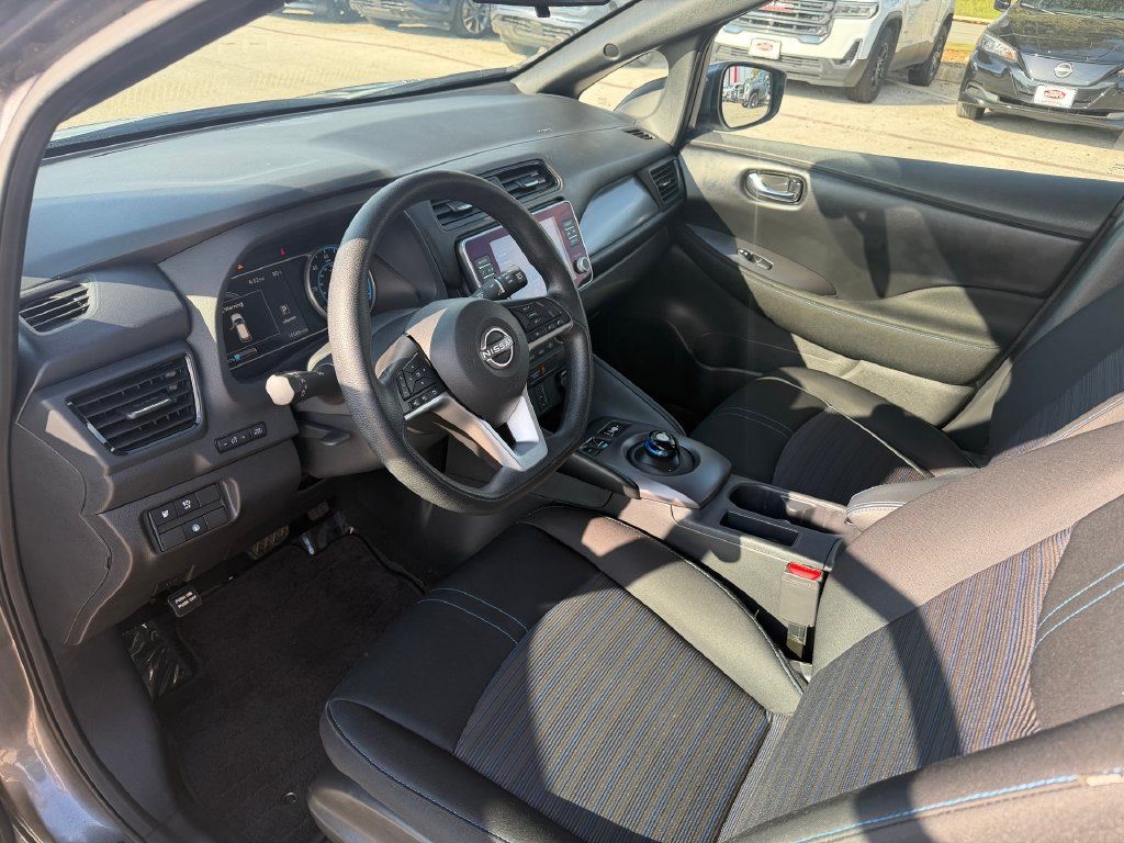 Used 2025 Nissan Leaf S FWD image 9