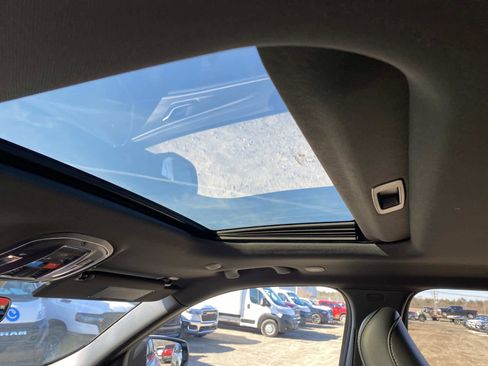 New 2026 Jeep Grand Cherokee Altitude image 7