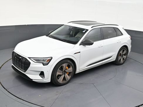 Used 2023 Audi e-tron Premium Plus w/ Premium Plus Package image 12