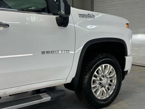 Used 2020 Chevrolet Silverado 2500 High Country w/ Z71 Off-Road Package AWD/4WD image 14