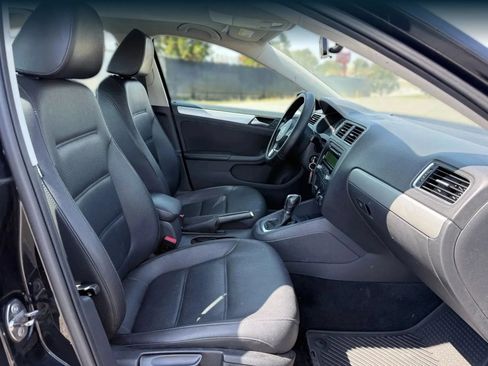 Used 2013 Volkswagen Jetta SE FWD image 18