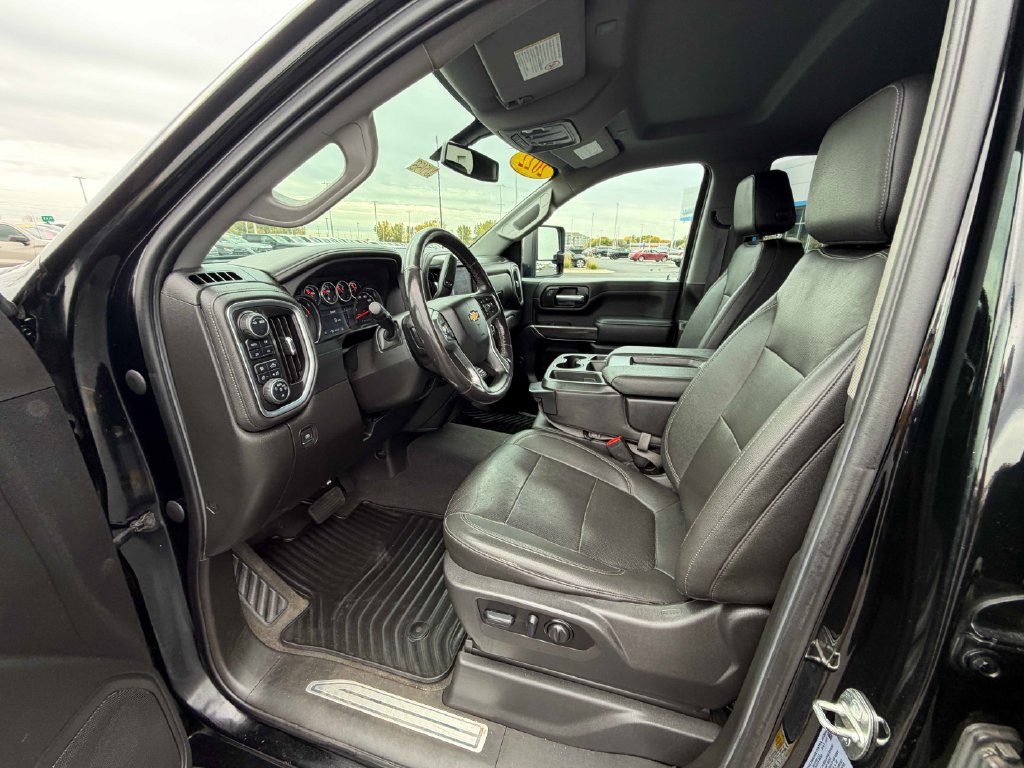 Used 2022 Chevrolet Silverado 3500 LTZ w/ Gooseneck/5TH Wheel Package AWD/4WD image 17