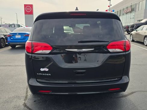 Used 2023 Chrysler Voyager LX FWD image 4