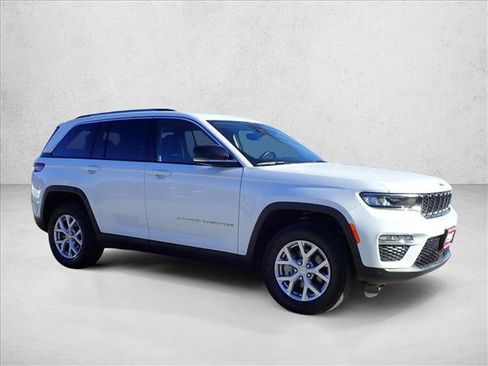 Used 2022 Jeep Grand Cherokee Limited image 6