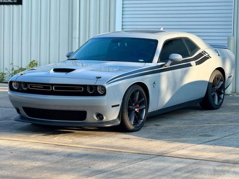 Used 2022 Dodge Challenger R/T w/ Plus Package image 11