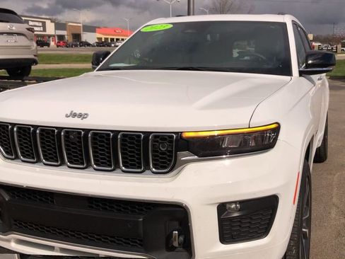 Used 2023 Jeep Grand Cherokee L Overland w/ Advanced Protech Group III AWD/4WD image 4