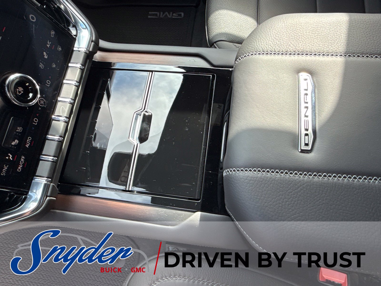 New 2026 GMC Yukon Denali w/ Advanced Technology Package AWD/4WD image 36