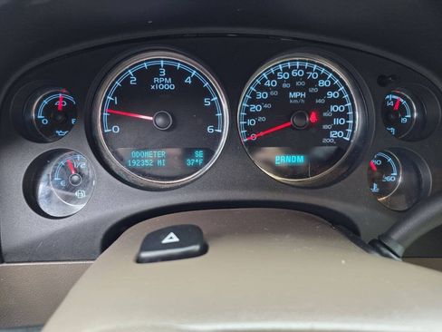 Used 2012 Chevrolet Suburban LT w/ Luxury Package AWD/4WD image 24