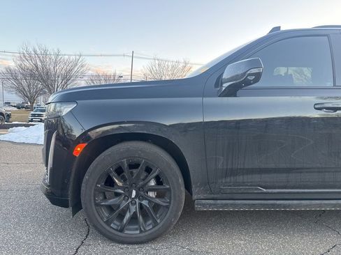 Used 2024 Cadillac Escalade ESV Sport Platinum w/ LPO, ONYX Package image 5