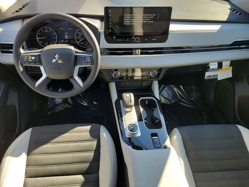 New 2026 Mitsubishi Outlander SE FWD image 17
