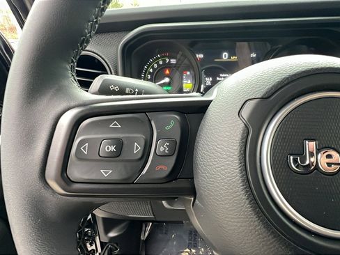 Used 2025 Jeep Wrangler Unlimited Rubicon 4xe w/ Convenience Group image 26