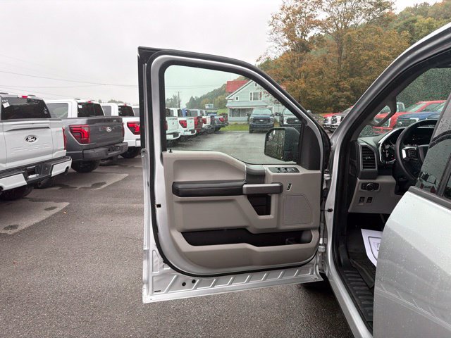 Used 2019 Ford F150 XLT w/ Equipment Group 302A Luxury AWD/4WD image 19