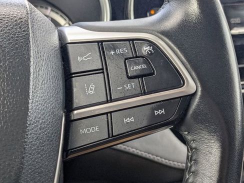 Used 2023 Toyota Highlander XLE image 27