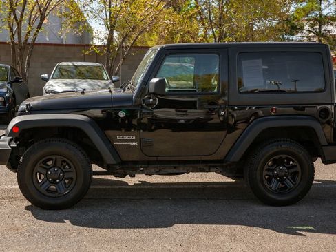 Used 2018 Jeep Wrangler Sport w/ Connectivity Group image 8