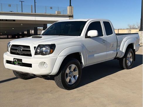 Used 2010 Toyota Tacoma 4x4 Access Cab V6 image 3