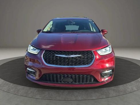 Used 2021 Chrysler Pacifica Touring-L FWD image 2