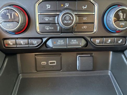 Used 2024 Chevrolet Suburban Premier image 23