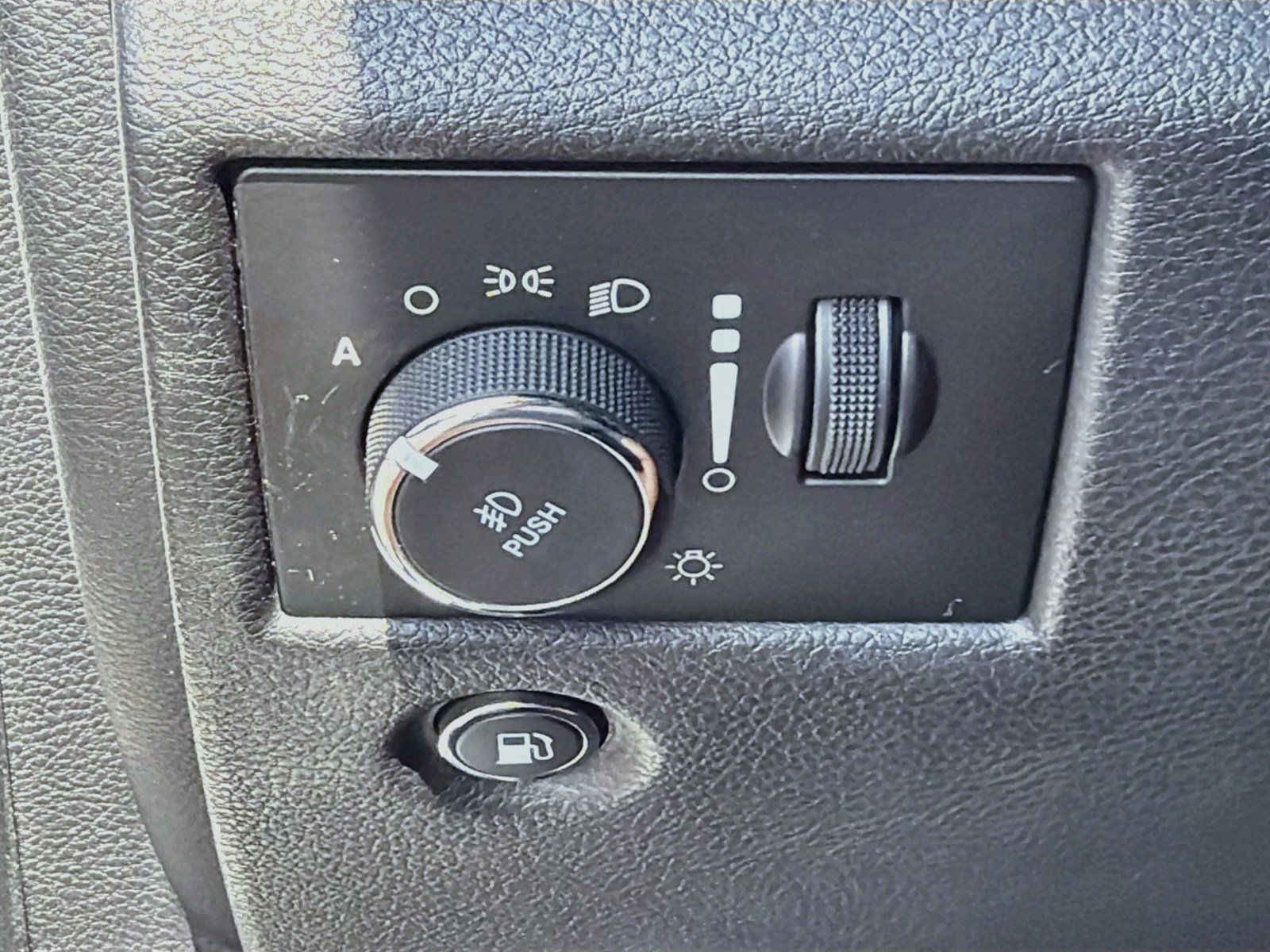 Used 2018 Jeep Grand Cherokee Limited w/ Luxury Group II RWD image 24