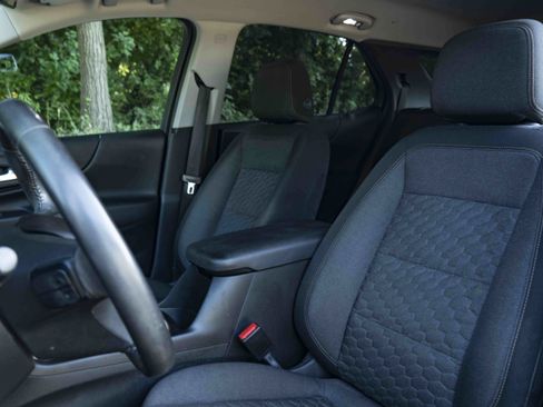 Used 2018 Chevrolet Equinox LT FWD image 17