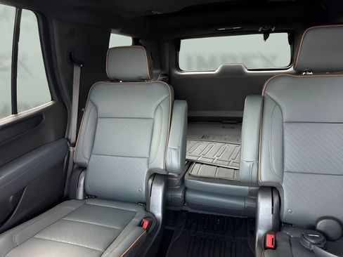 Used 2025 GMC Yukon AT4 w/ AT4 Premium Plus Package AWD/4WD image 12