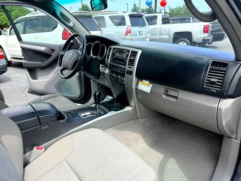 Used 2006 Toyota 4Runner SR5 AWD/4WD image 7